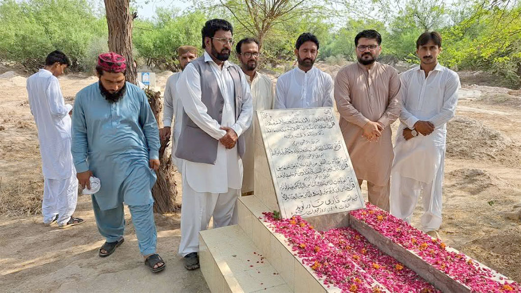 Tribute to the Martyrs of Model Town – Pakistan Awami Tehreek Delegation Visits Graves
