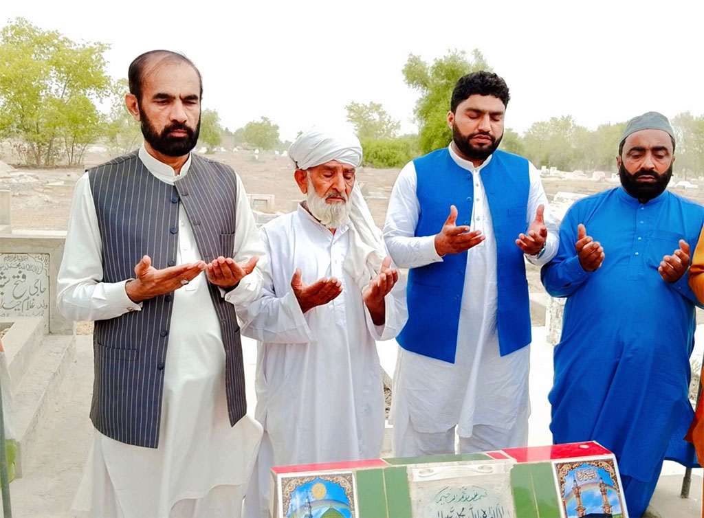 Tribute to the Martyrs of Model Town – Pakistan Awami Tehreek Delegation Visits Graves