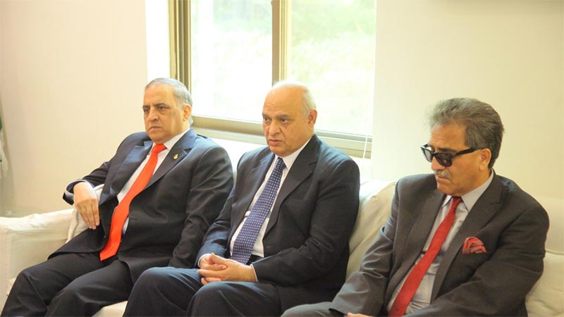 dr hussain qadri meets chairman di khan new city