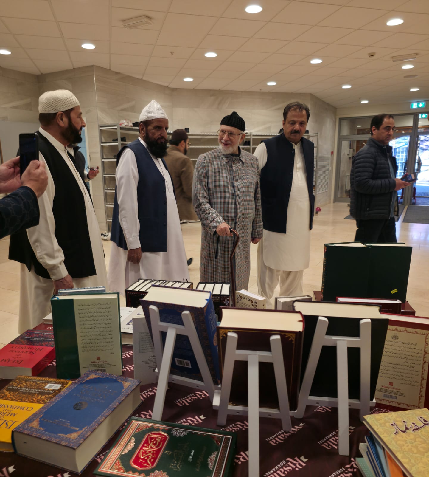 Dr Tahir ul Qadri visits bookstall of Friday Prayer