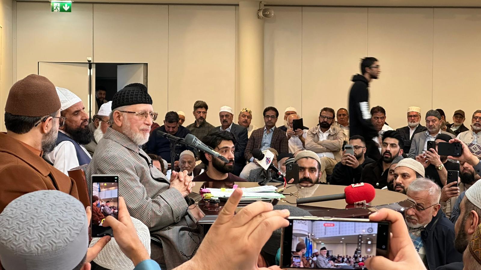 Dr Tahir ul Qadri Addresses Gathering After Friday Prayer in Oslo image1