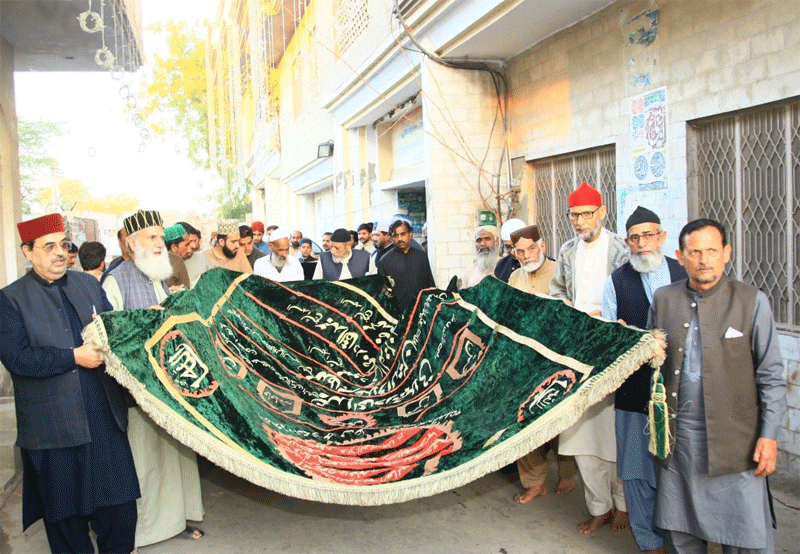 53rd Urs of Farid e Millat Begins with Chadar Poshi