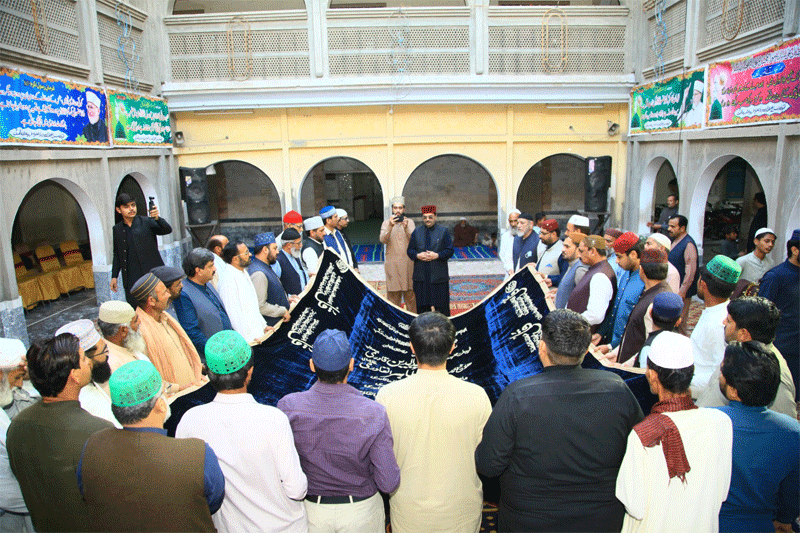 53rd Urs of Farid e Millat Begins with Chadar Poshi
