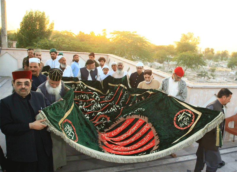 53rd Urs of Farid e Millat Begins with Chadar Poshi