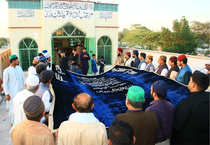 53rd Urs of Farid e Millat Begins with Chadar Poshi
