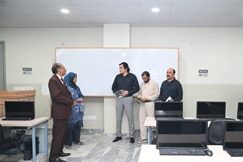 Business Delegation Visits MUL Meets Prof Dr Hussain Qadri