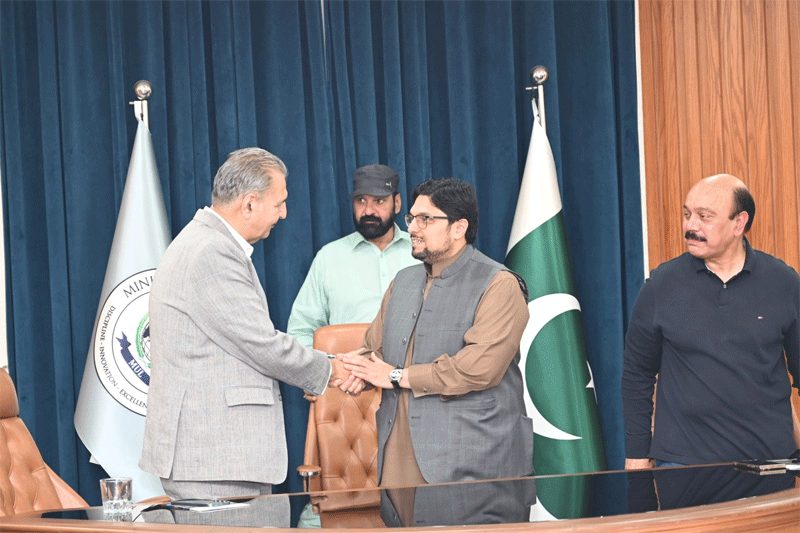 Business Delegation Visits MUL Meets Prof Dr Hussain Qadri