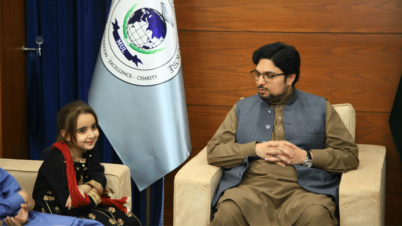 Child Star Zartasha Kashif Meets Dr Hussain Qadri
