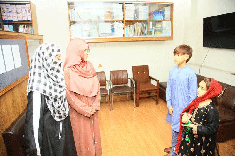 Child Star Zartasha Kashif Meets Dr Hussain Qadri