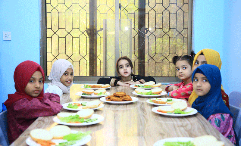 Child Star Zartasha Kashif Meets Dr Hussain Qadri