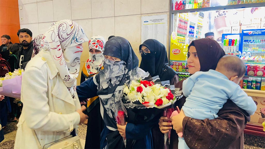 Dr. Ghazala Qadri received at the airport by Minhaj-ul-Quran Women’s League Pakistan team