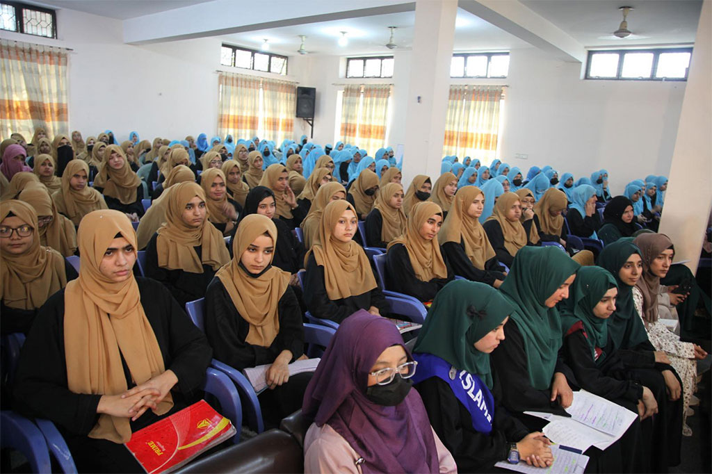 Dr. Ghazala Qadri Delivers Keynote at Minhaj College Fehm-e-Danish Quran Ceremony