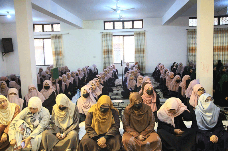 Dr Ghazala Qadri, Mrs Fizzah Hussain Qadri Attend Iftar Meet at MCW