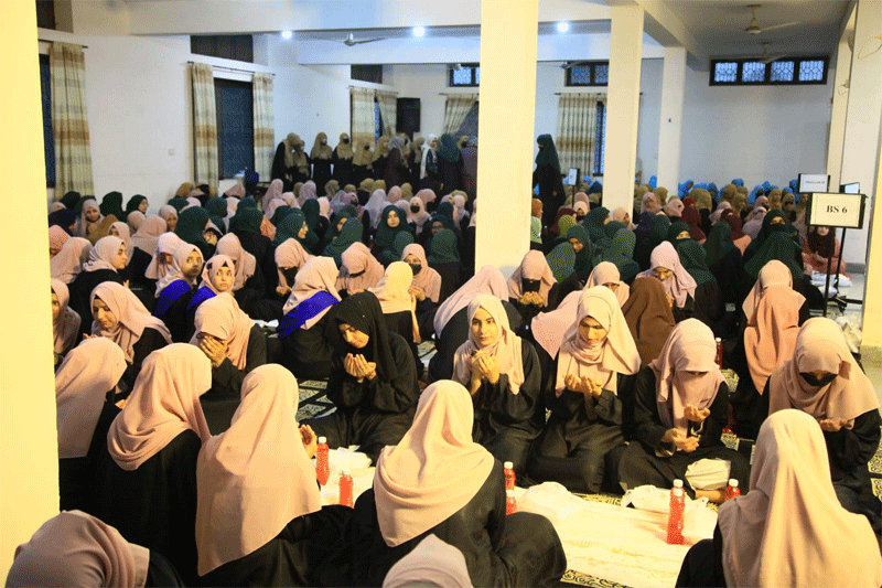 Dr Ghazala Qadri, Mrs Fizzah Hussain Qadri Attend Iftar Meet at MCW