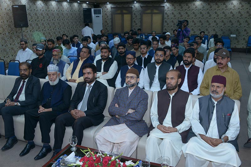 Dr Hassan Qadri Addresses Students at Shariah College Ceremony