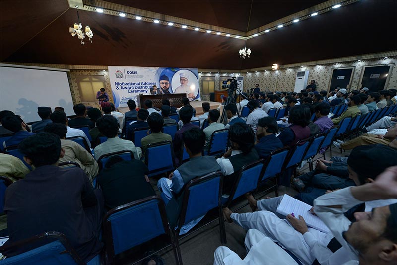 Dr Hassan Qadri Addresses Students at Shariah College Ceremony