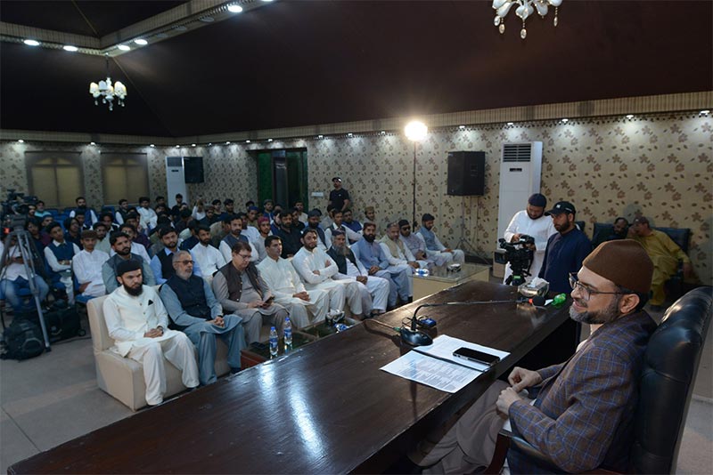 Dr Hassan Qadri Addresses Students at Shariah College Ceremony