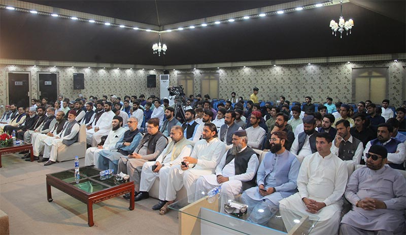 Dr Hassan Qadri Addresses Students at Shariah College Ceremony