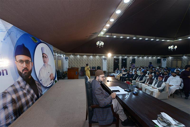 Dr Hassan Qadri Addresses Students at Shariah College Ceremony