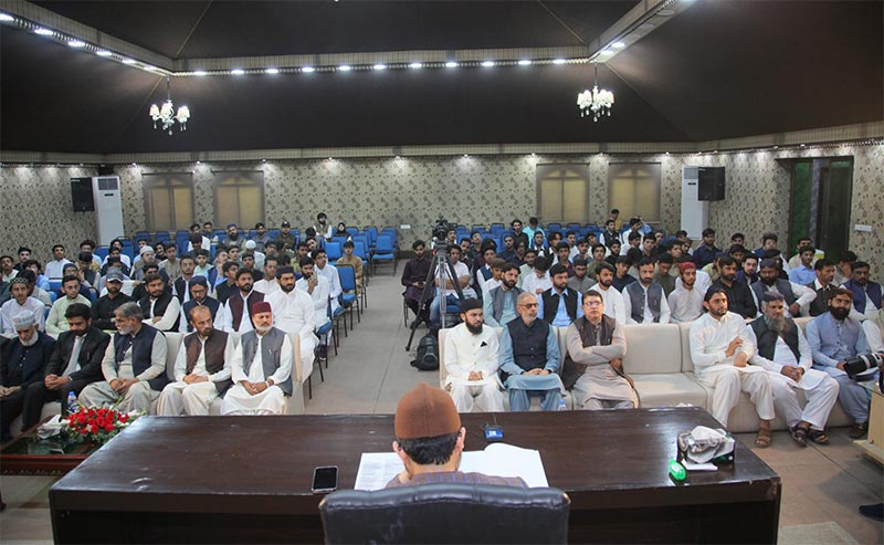 Dr Hassan Qadri Addresses Students at Shariah College Ceremony