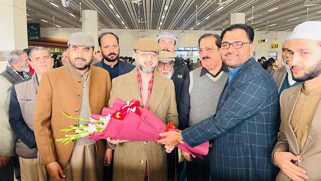 چیئرمین سپریم کونسل منہاج القرآن انٹرنیشنل پروفیسر ڈاکٹر حسن محی الدین قادری گلف ممالک کے دورے کے بعد علامہ اقبال انٹرنیشنل ایئرپورٹ لاہور پہنچنے پر استقبال