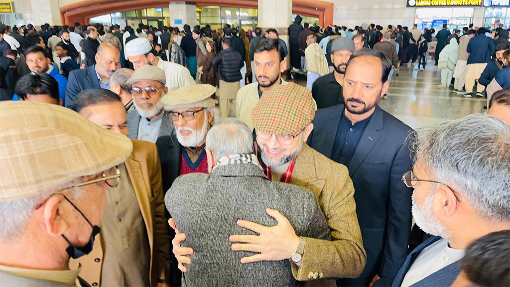 چیئرمین سپریم کونسل منہاج القرآن انٹرنیشنل پروفیسر ڈاکٹر حسن محی الدین قادری گلف ممالک کے دورے کے بعد علامہ اقبال انٹرنیشنل ایئرپورٹ لاہور پہنچنے پر استقبال