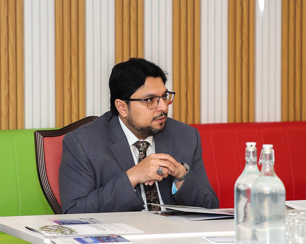 Prof. Dr. Hussain Mohi-ud-Din Qadri addressing Education for All seminar in Kuala Lumpur Malaysia