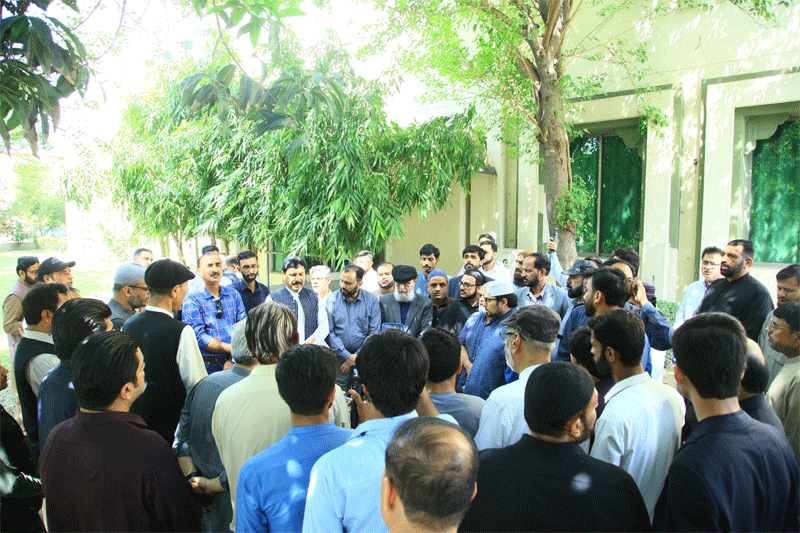 Dr Hussain Qadri Leading Funeral Prayer of Brigadier Iqbal Khan