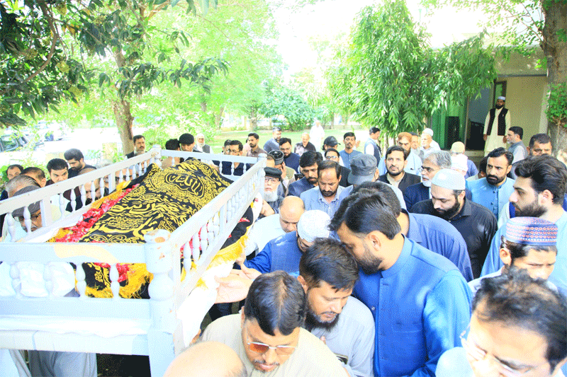 Dr Hussain Qadri Leading Funeral Prayer of Brigadier Iqbal Khan