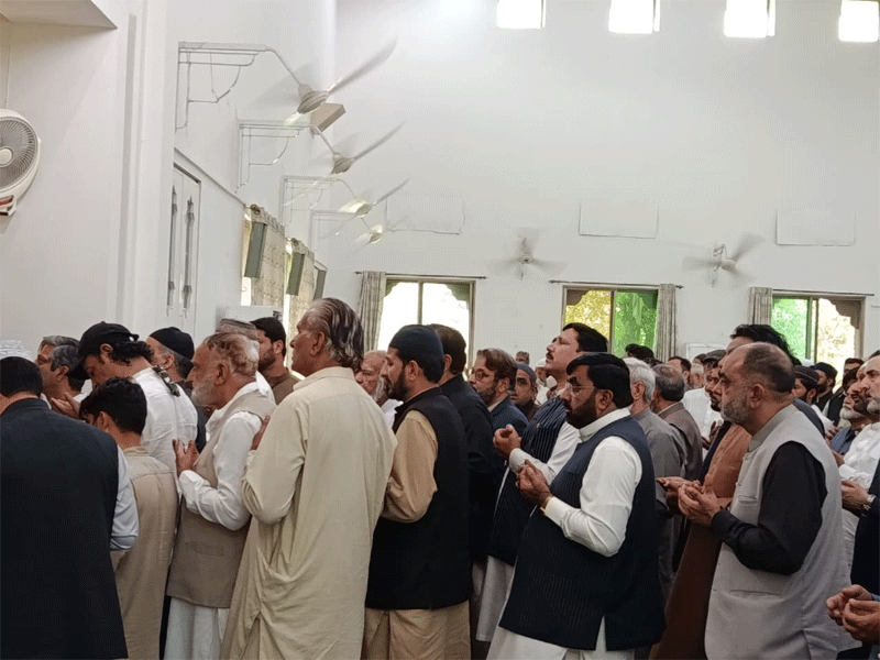Dr Hussain Qadri Leading Funeral Prayer of Brigadier Iqbal Khan