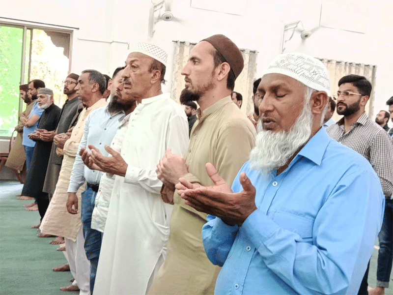 Dr Hussain Qadri Leading Funeral Prayer of Brigadier Iqbal Khan