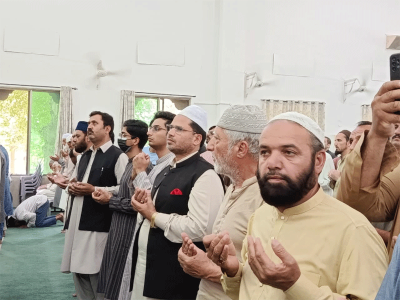 Dr Hussain Qadri Leading Funeral Prayer of Brigadier Iqbal Khan