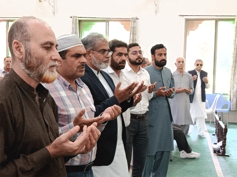 Dr Hussain Qadri Leading Funeral Prayer of Brigadier Iqbal Khan