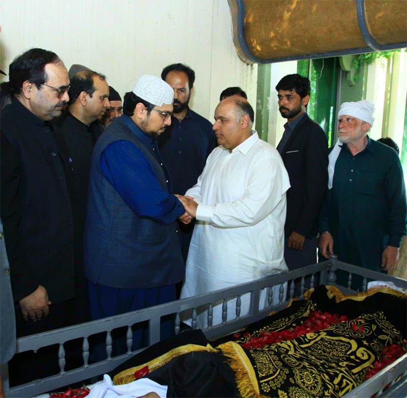 Dr Hussain Qadri Leading Funeral Prayer of Brigadier Iqbal Khan