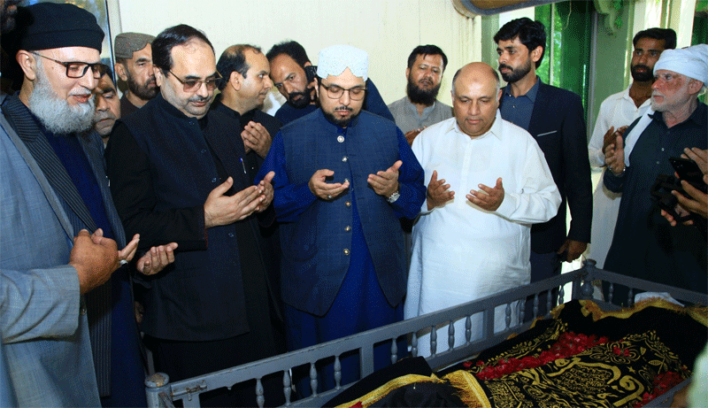 Dr Hussain Qadri Leading Funeral Prayer of Brigadier Iqbal Khan