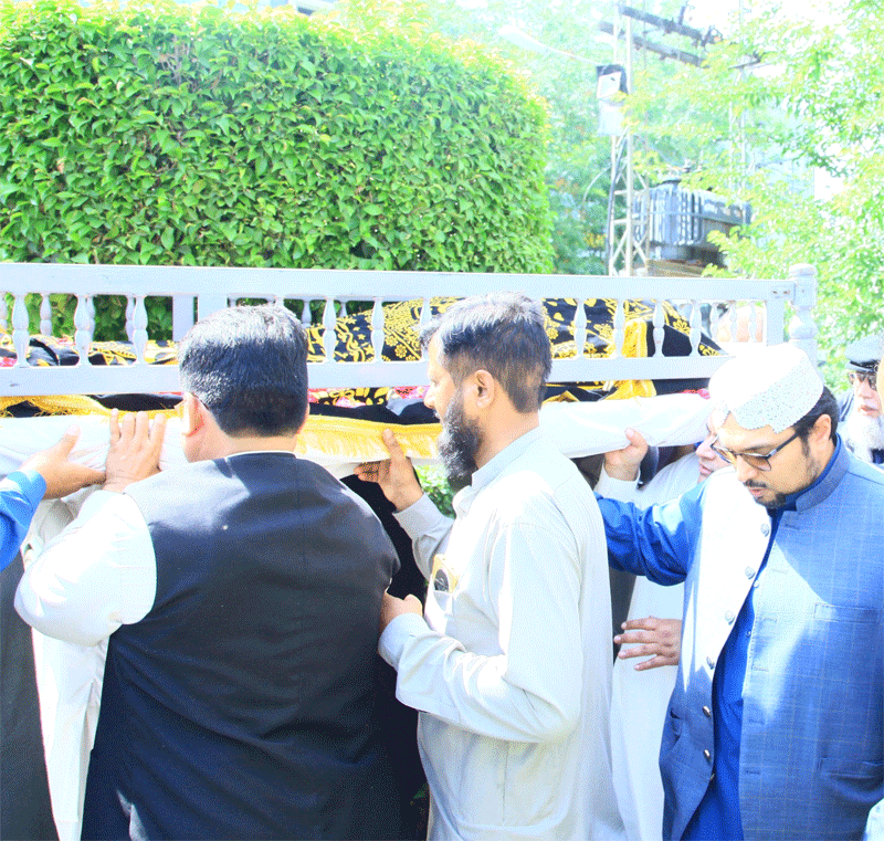Dr Hussain Qadri Leading Funeral Prayer of Brigadier Iqbal Khan