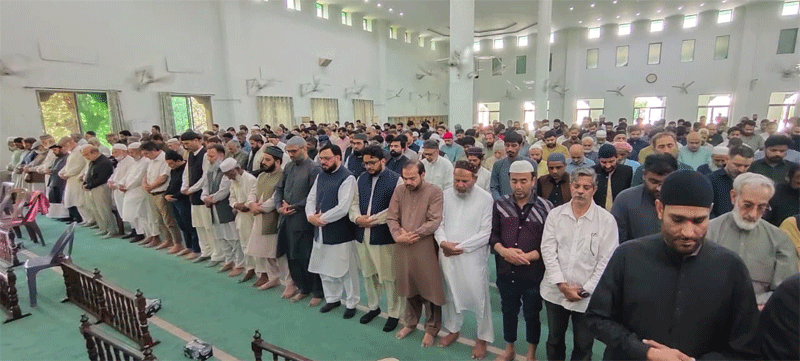 Dr Hussain Qadri Leading Funeral Prayer of Brigadier Iqbal Khan