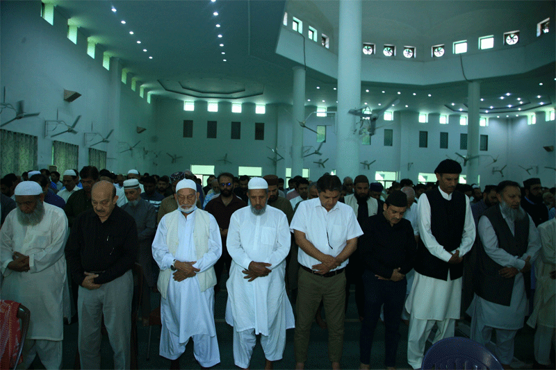 Dr Hussain Qadri Leading Funeral Prayer of Brigadier Iqbal Khan