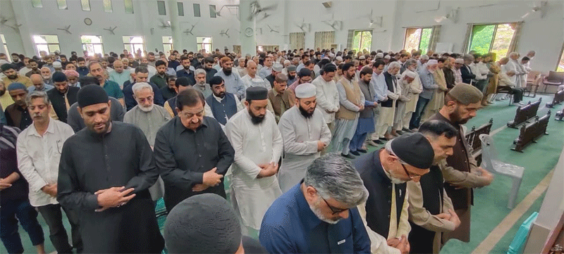 Dr Hussain Qadri Leading Funeral Prayer of Brigadier Iqbal Khan