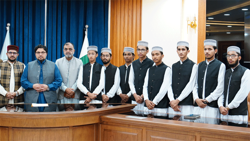 Dr Hussain Qadri Meets Graduates of Tahfeez ul Quran Institute