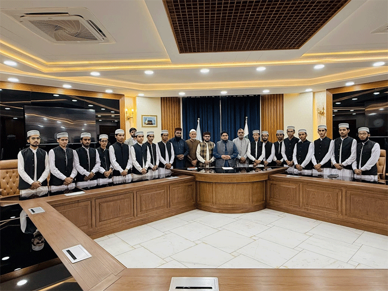 Dr Hussain Qadri Meets Graduates of Tahfeez ul Quran Institute