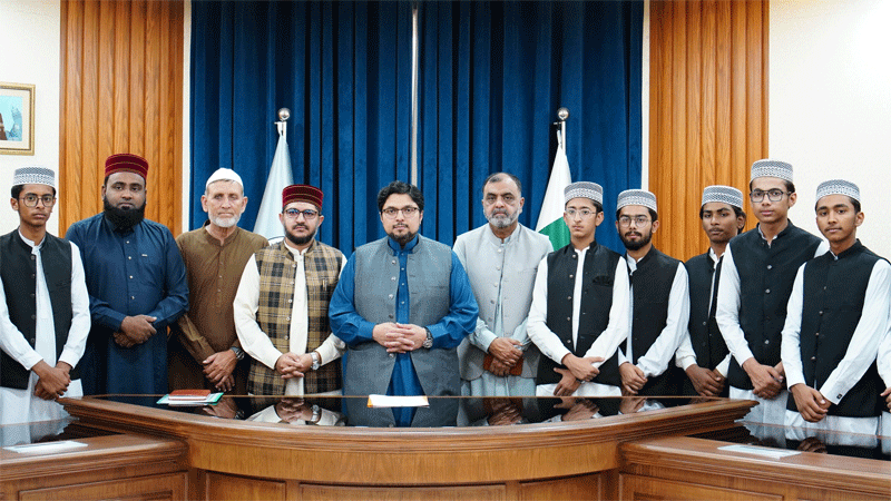 Dr Hussain Qadri Meets Graduates of Tahfeez ul Quran Institute
