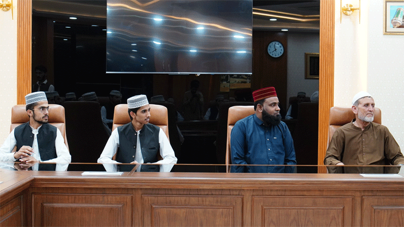 Dr Hussain Qadri Meets Graduates of Tahfeez ul Quran Institute