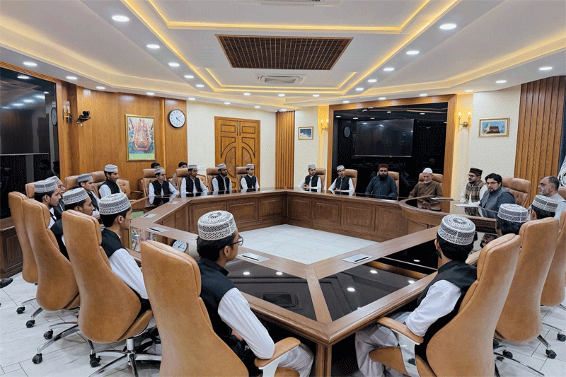 Dr Hussain Qadri Meets Graduates of Tahfeez ul Quran Institute