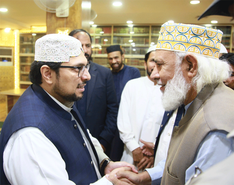 Dr Hussain Qadri meets leaders and workers after jummah prayer