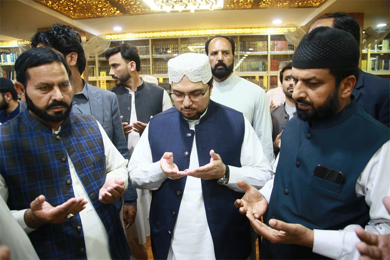 Dr Hussain Qadri meets leaders and workers after jummah prayer