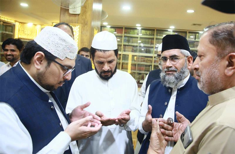 Dr Hussain Qadri meets leaders and workers after jummah prayer