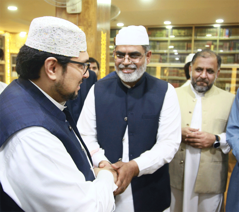 Dr Hussain Qadri meets leaders and workers after jummah prayer