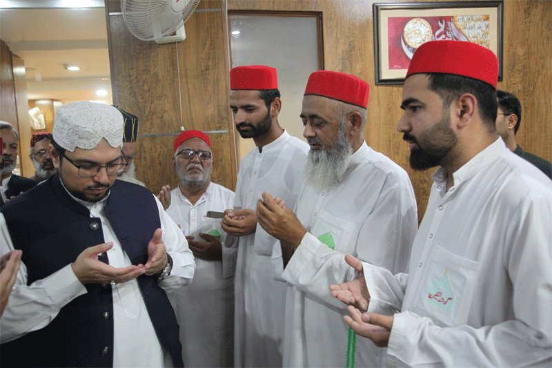 Dr Hussain Qadri meets leaders and workers after jummah prayer
