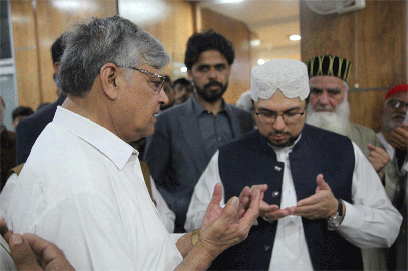 Dr Hussain Qadri meets leaders and workers after jummah prayer
